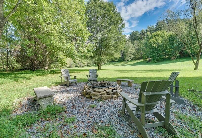 Cozy Creekside Cabin W/ Fire Pit & Views!