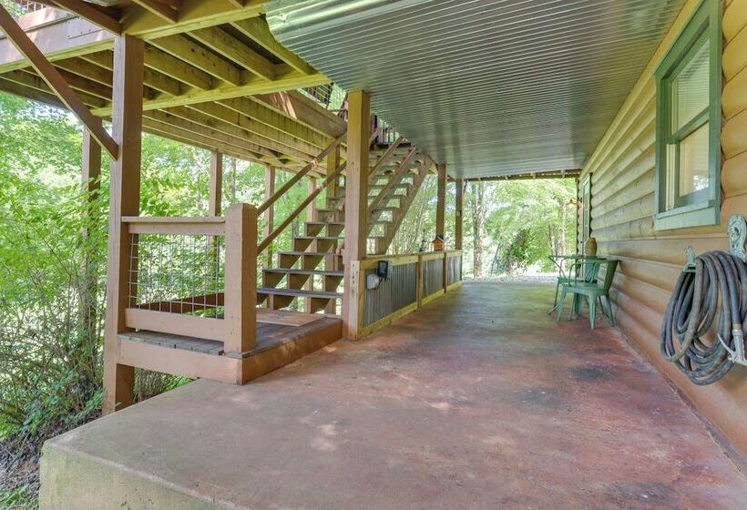 Cozy Creekside Cabin W/ Fire Pit & Views!