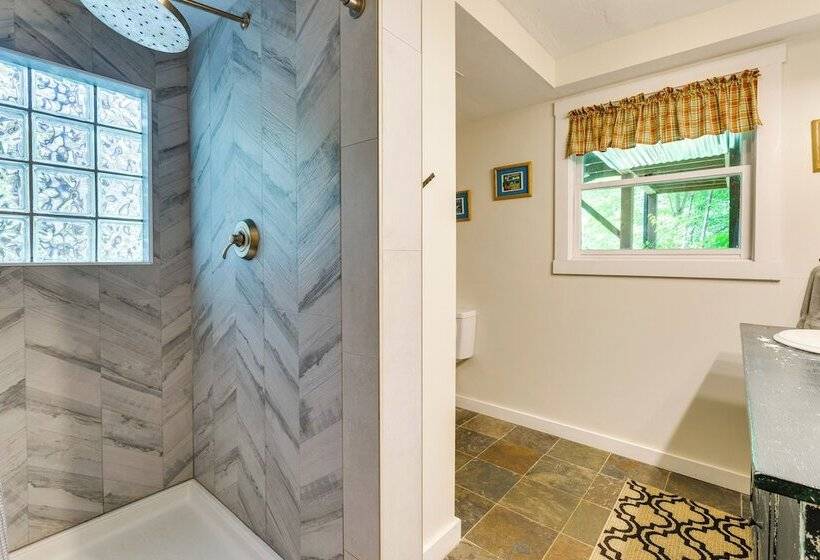 Cozy Creekside Cabin W/ Fire Pit & Views!