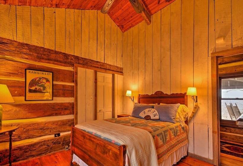 Cozy Cumberland Mountain Cabin W/ Stunning Views!