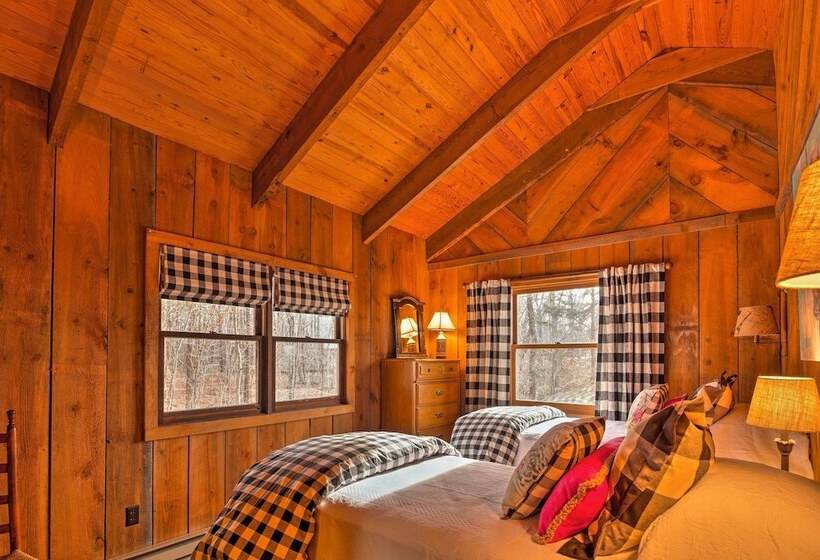 Cozy Cumberland Mountain Cabin W/ Stunning Views!