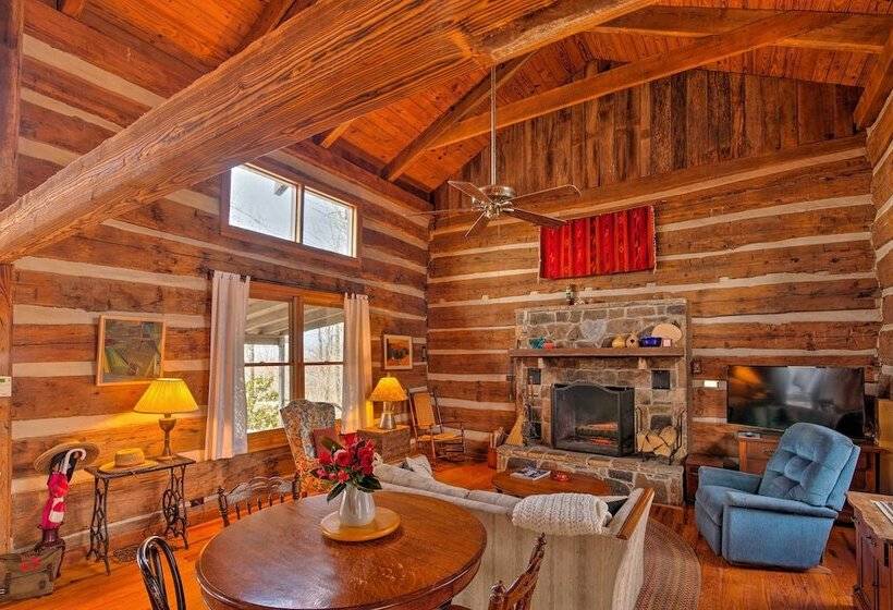 Cozy Cumberland Mountain Cabin W/ Stunning Views!