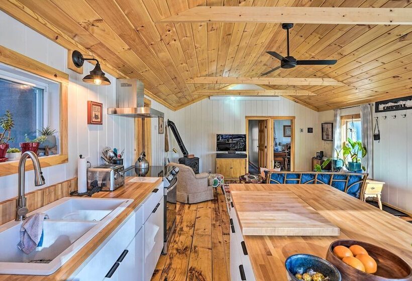 Hike & Swim On Site: Cozy Falls Brook Cabin