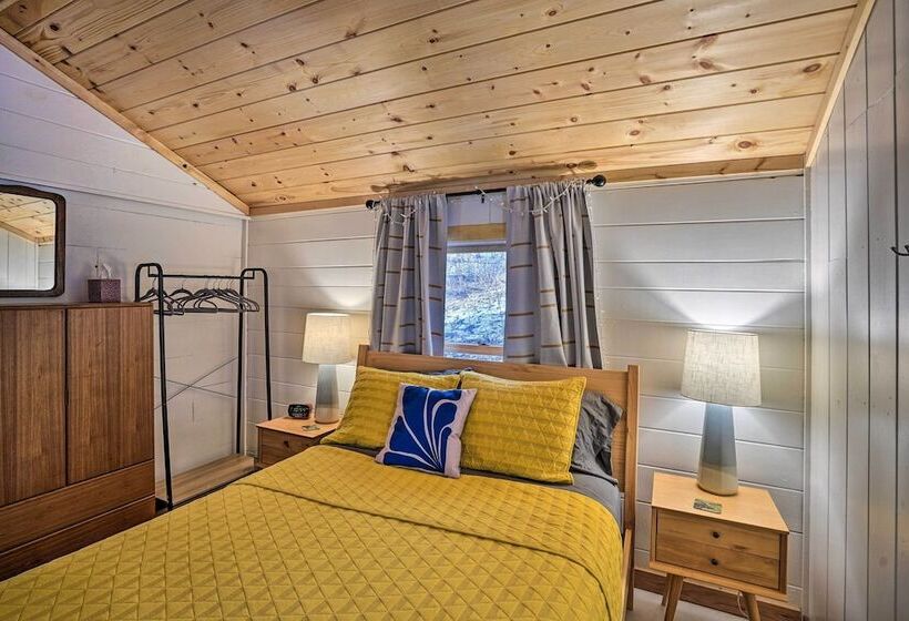 Hike & Swim On Site: Cozy Falls Brook Cabin