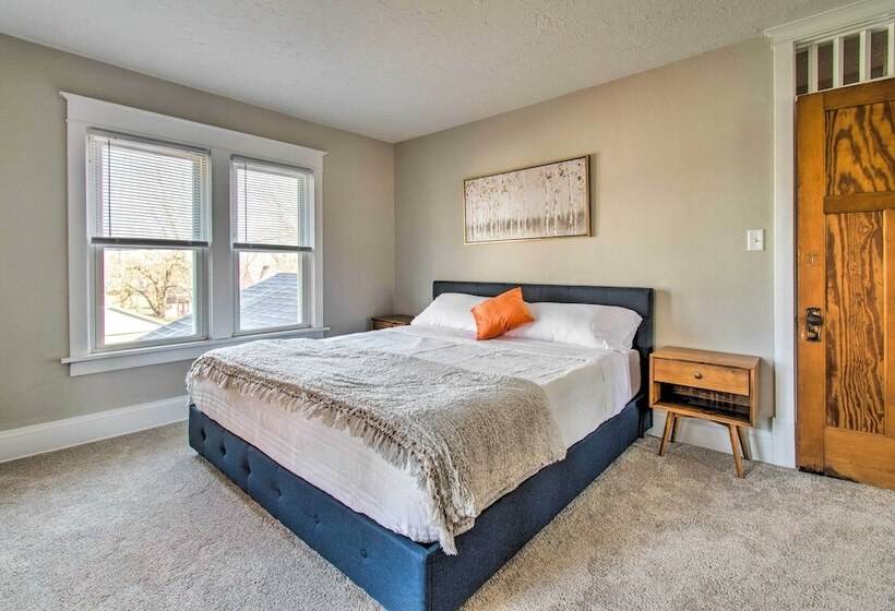 Cozy Illinois Home   Near Fishing & Golfing!