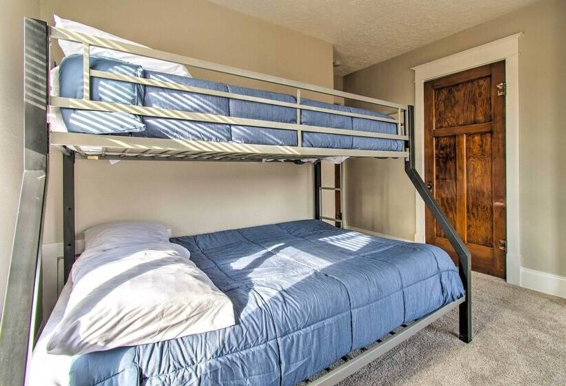 Cozy Illinois Home   Near Fishing & Golfing!