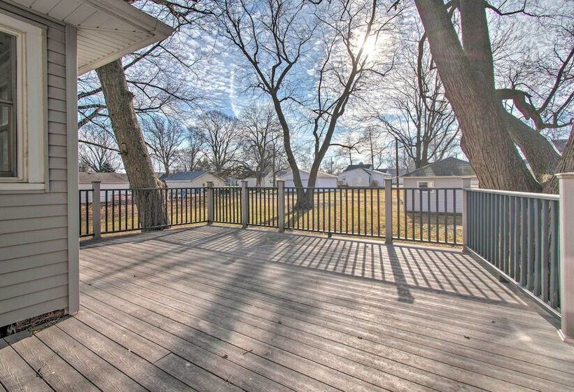 Cozy Illinois Home   Near Fishing & Golfing!