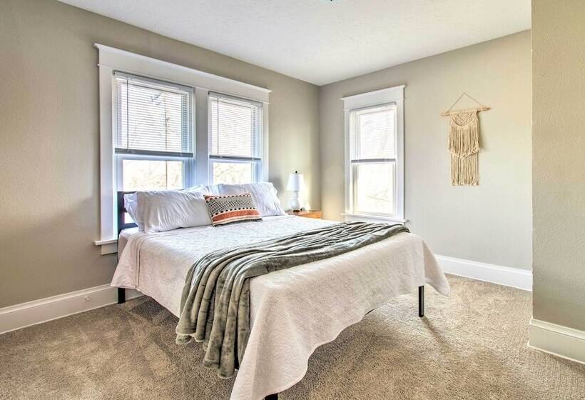 Cozy Illinois Home   Near Fishing & Golfing!