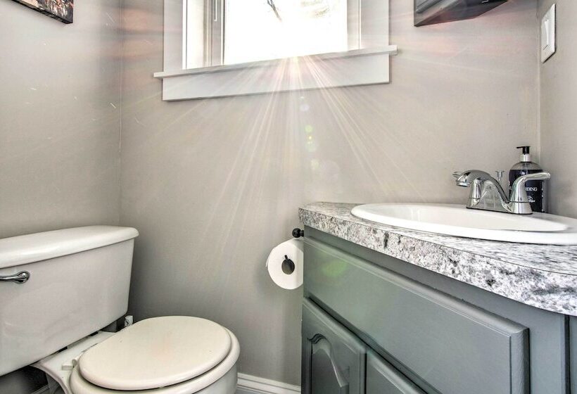 Cozy Illinois Home   Near Fishing & Golfing!