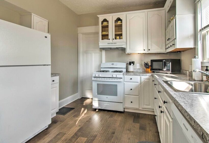 Cozy Illinois Home   Near Fishing & Golfing!