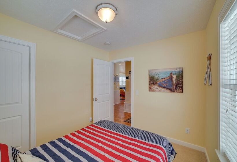 Cozy Lakeside Cottage: Pontoon, Kayaks, Grill