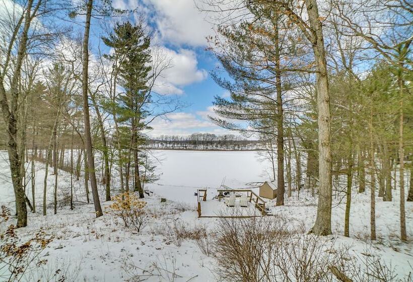 Cozy Lakeside Cottage: Pontoon, Kayaks, Grill