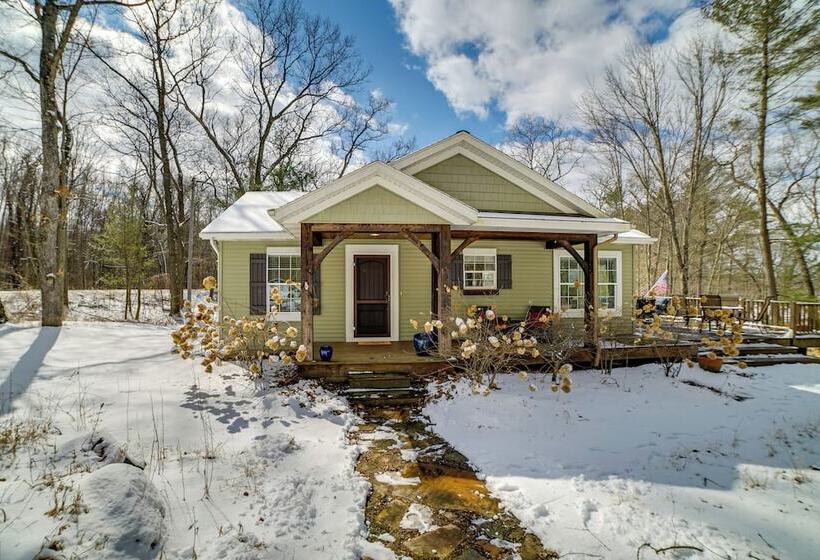 Cozy Lakeside Cottage: Pontoon, Kayaks, Grill