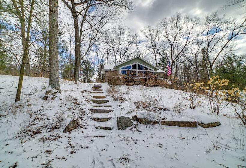 Cozy Lakeside Cottage: Pontoon, Kayaks, Grill