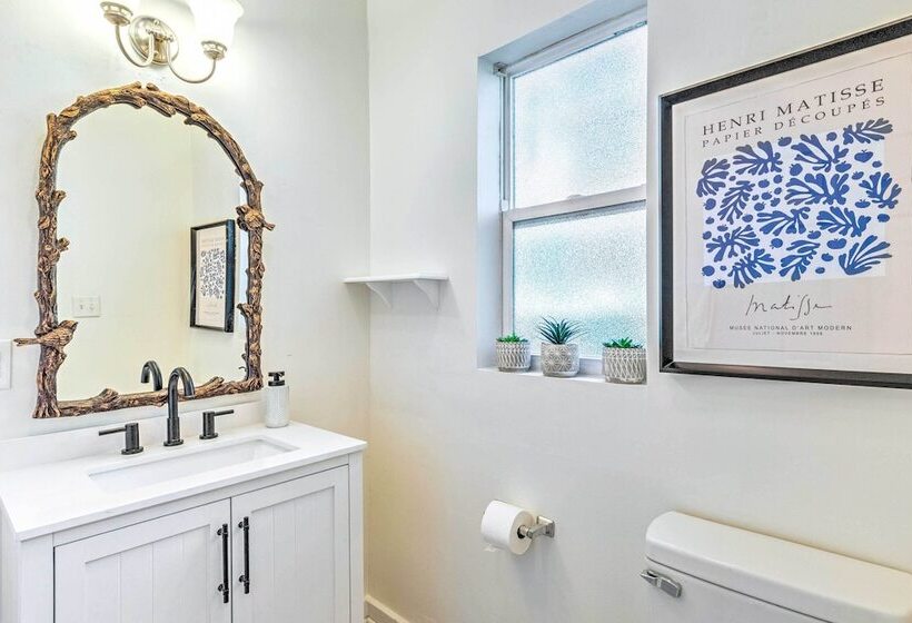 Cozy + Modern Indy House ~ 5 Mi To Downtown!