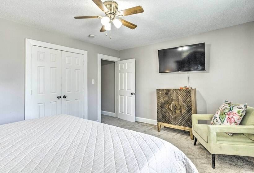 Cozy + Modern Indy House ~ 5 Mi To Downtown!