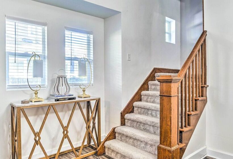 Cozy + Modern Indy House ~ 5 Mi To Downtown!