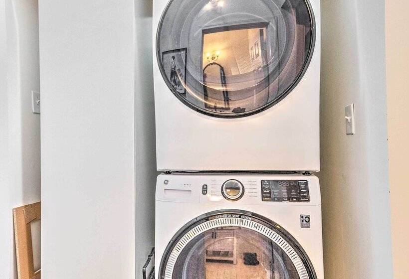 Cozy + Modern Indy House ~ 5 Mi To Downtown!