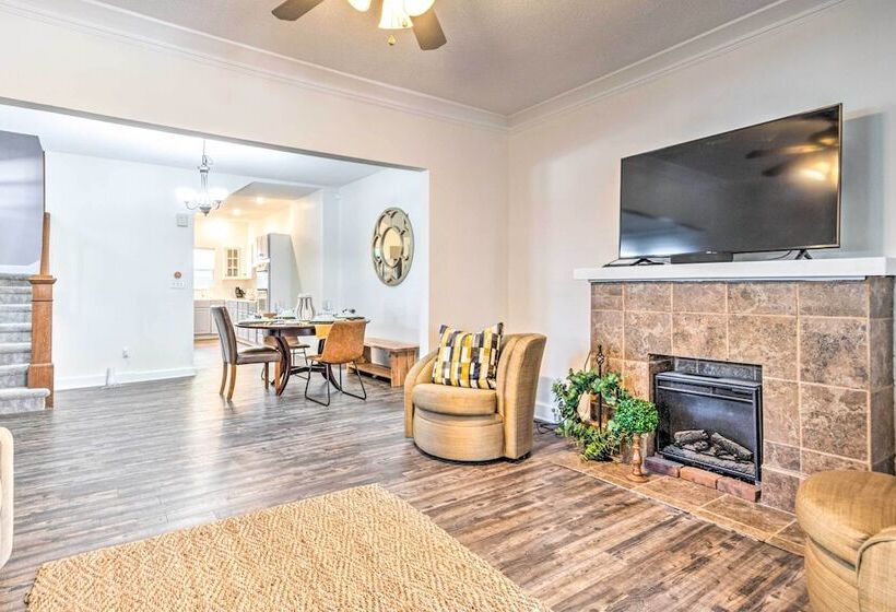 Cozy + Modern Indy House ~ 5 Mi To Downtown!