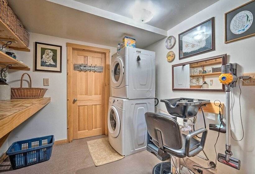 Cozy Mount Snow Chalet W/ Game Room & Hot Tub