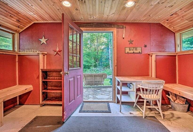 Cozy Mount Snow Chalet W/ Game Room & Hot Tub