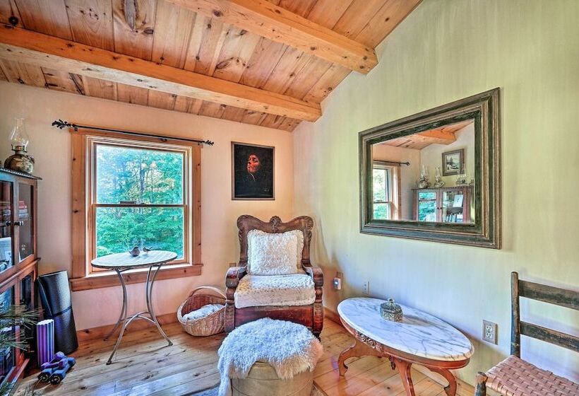 Cozy Mount Snow Chalet W/ Game Room & Hot Tub