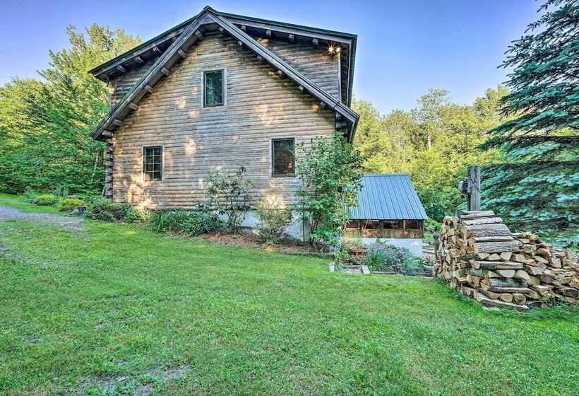 Cozy Mount Snow Chalet W/ Game Room & Hot Tub