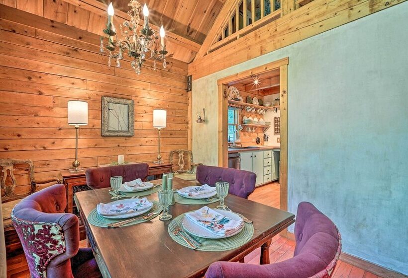 Cozy Mount Snow Chalet W/ Game Room & Hot Tub