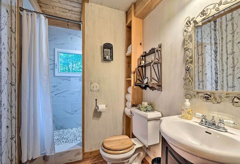 Cozy Mount Snow Chalet W/ Game Room & Hot Tub