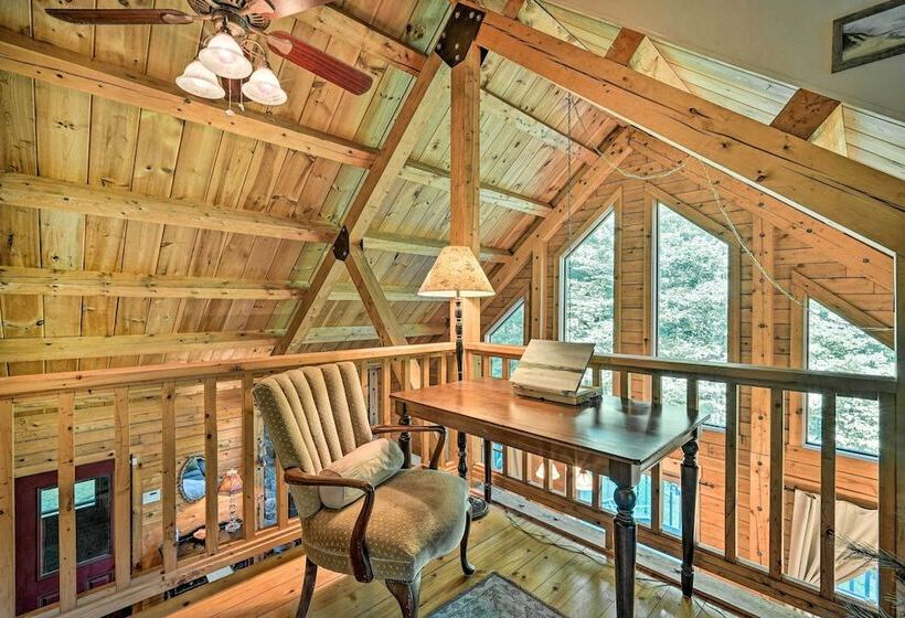 Cozy Mount Snow Chalet W/ Game Room & Hot Tub