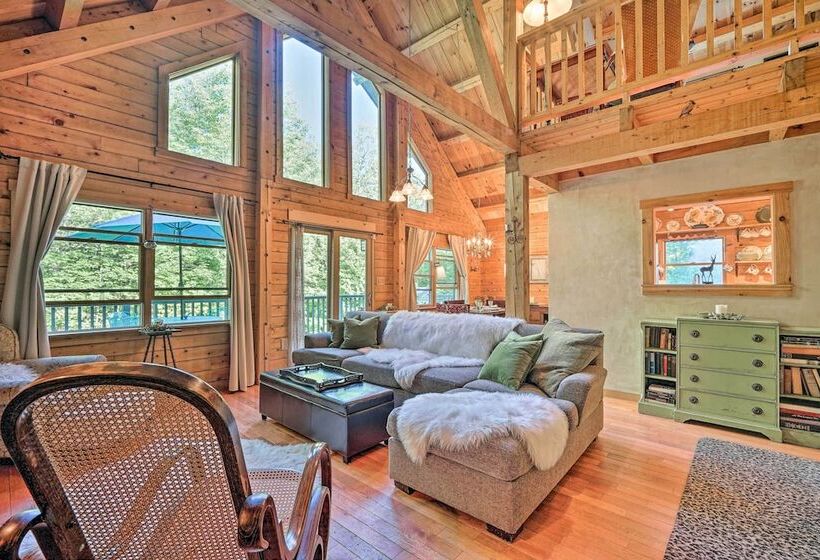 Cozy Mount Snow Chalet W/ Game Room & Hot Tub