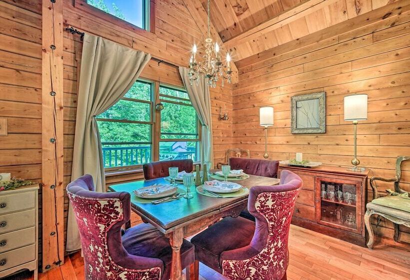 Cozy Mount Snow Chalet W/ Game Room & Hot Tub