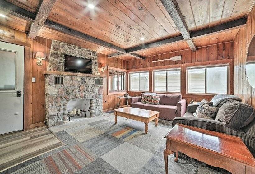 Cozy Prudenville Cabin: Walk To Houghton Lake