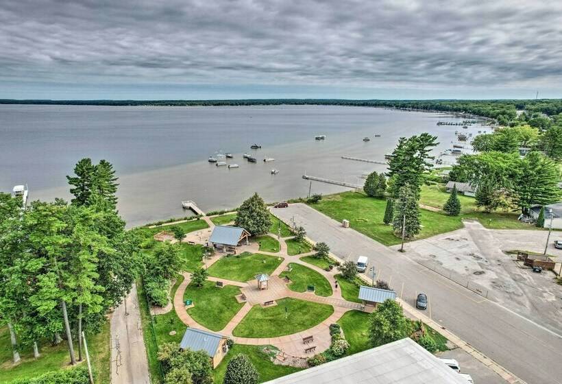 Cozy Prudenville Cabin: Walk To Houghton Lake