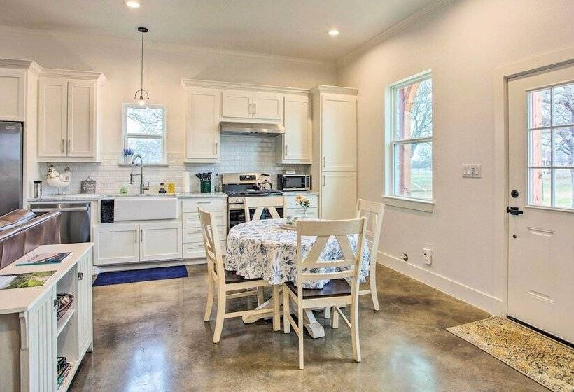 Dog Friendly Texas Ranch W/ Patio, Horses On Site