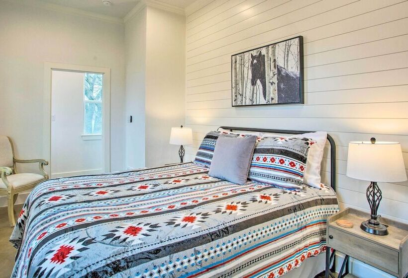 Dog Friendly Texas Ranch W/ Patio, Horses On Site