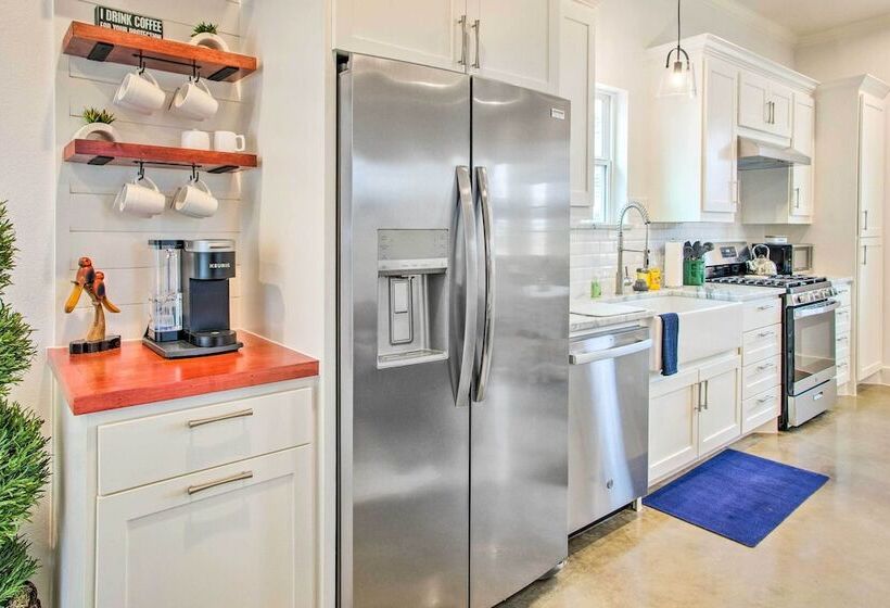 Dog Friendly Texas Ranch W/ Patio, Horses On Site