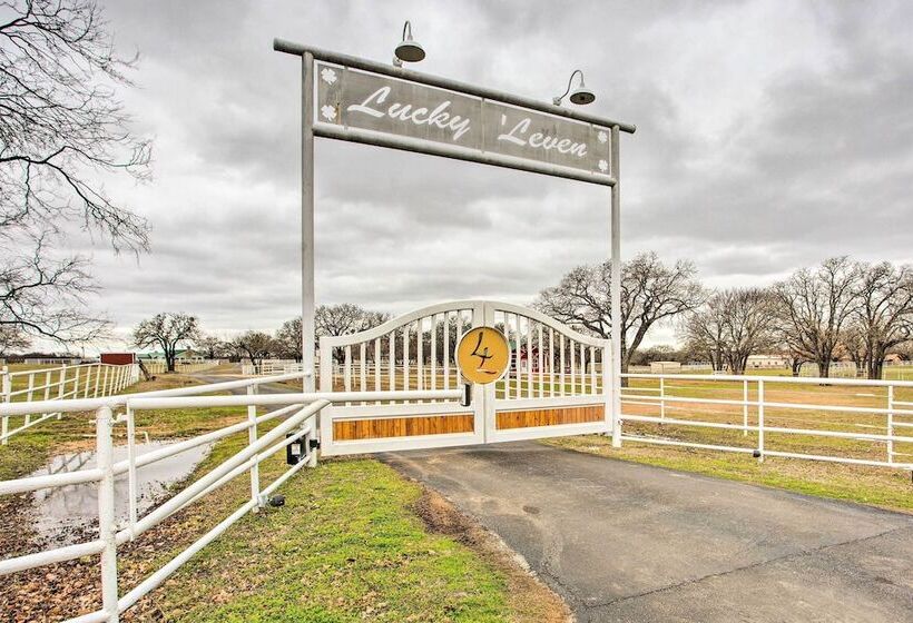 Dog Friendly Texas Ranch W/ Patio, Horses On Site
