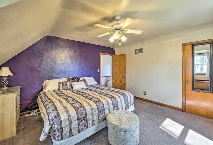 Cozy Retreat W/ Yard ~ 2 Mi To Lake Michigan!