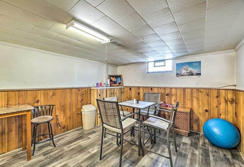 Cozy Retreat W/ Yard ~ 2 Mi To Lake Michigan!