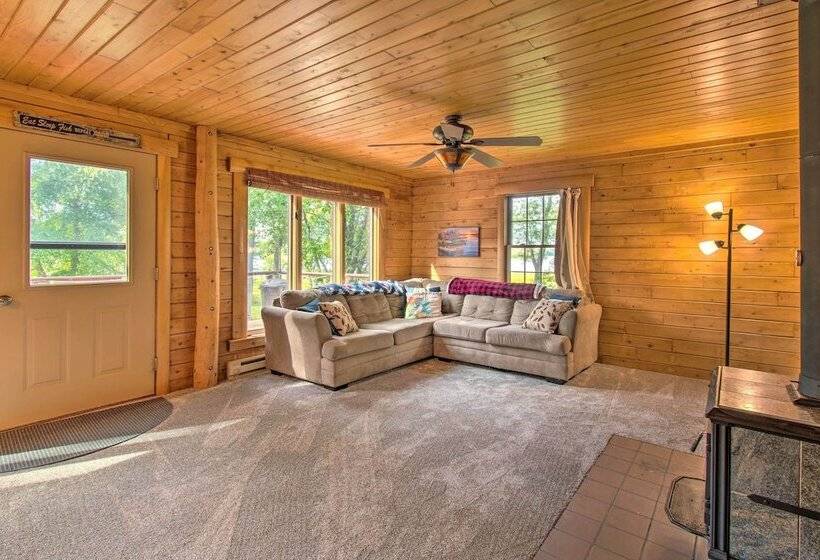 Cozy Riverfront Getaway: Fishing On Site!