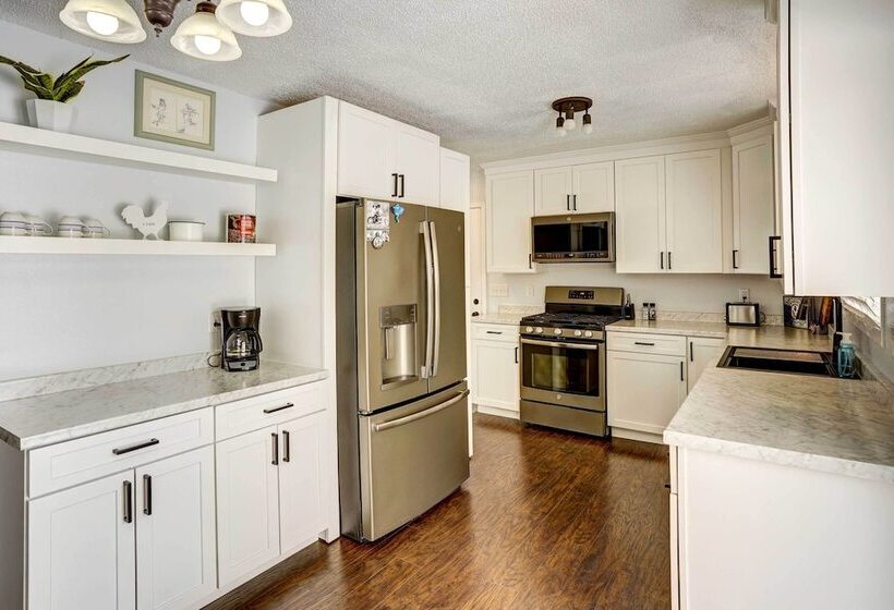 Cozy Sioux Falls Home   7 Mi To Downtown!