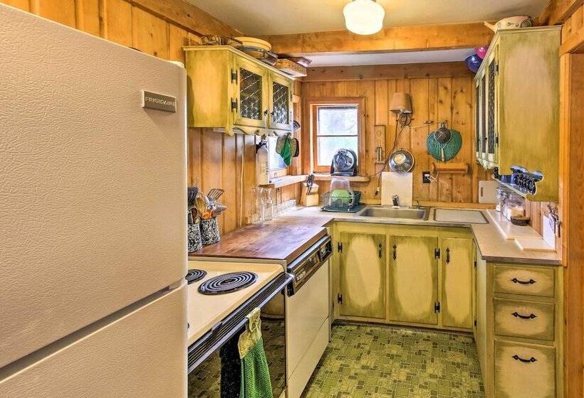 Charming Stop Island Cabin W/ Boat Dock & Beach!