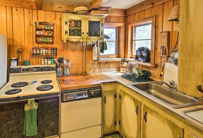 Charming Stop Island Cabin W/ Boat Dock & Beach!