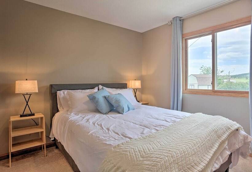 Cozy Sturgis Home W/ Yard, 2 Mi To Main St!