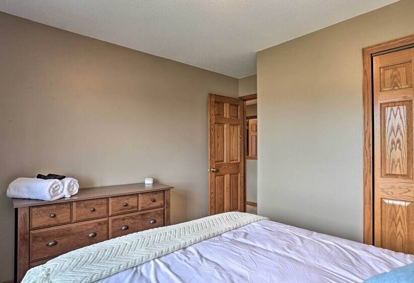 Cozy Sturgis Home W/ Yard, 2 Mi To Main St!