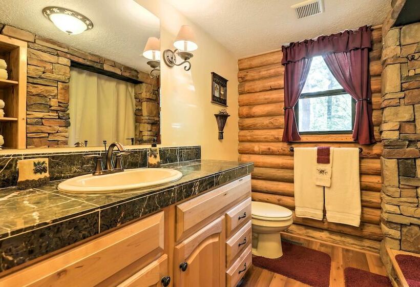 Cozy Utah Cabin W/ Deck & Fire Pit!