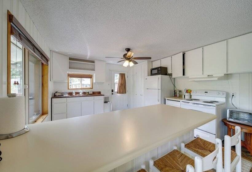 Cozy Worley Cabin W/ Lake Access + Gas Grill!