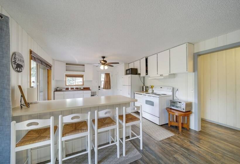 Cozy Worley Cabin W/ Lake Access + Gas Grill!