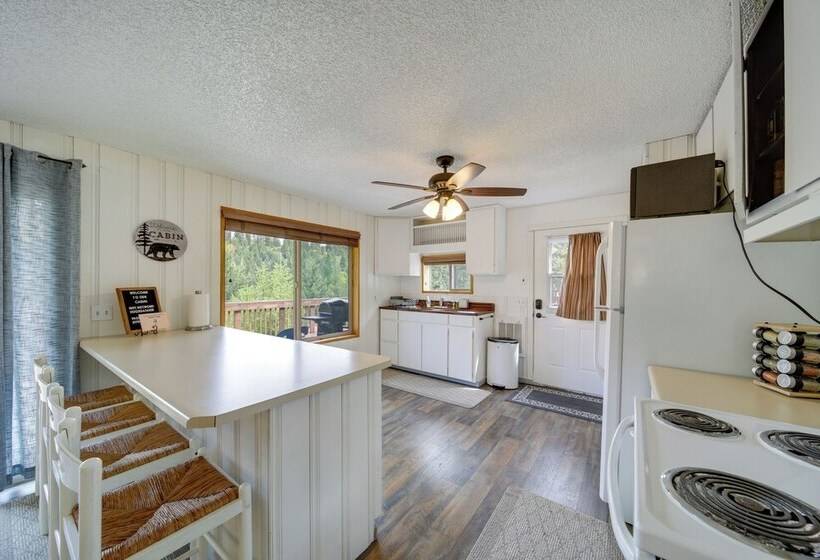 Cozy Worley Cabin W/ Lake Access + Gas Grill!